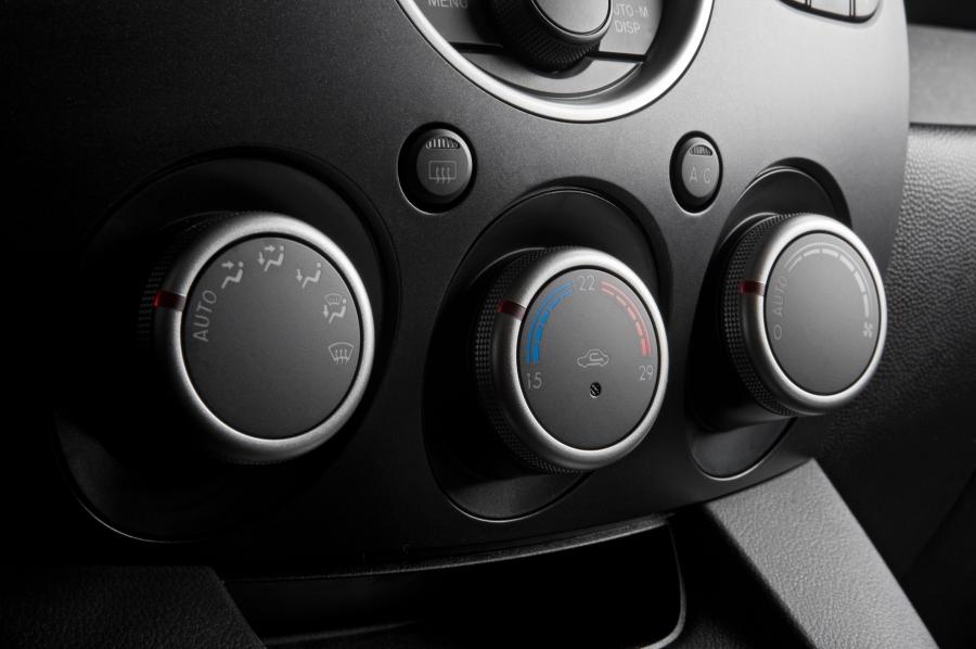  Mazda2 2010 года  (фото 94 из 183)